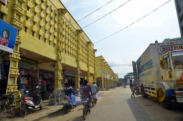 Sai Holiday Inn Jaffna Bagian luar foto