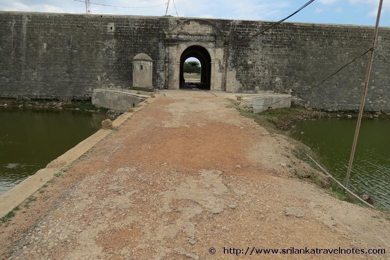 Sai Holiday Inn Jaffna Bagian luar foto