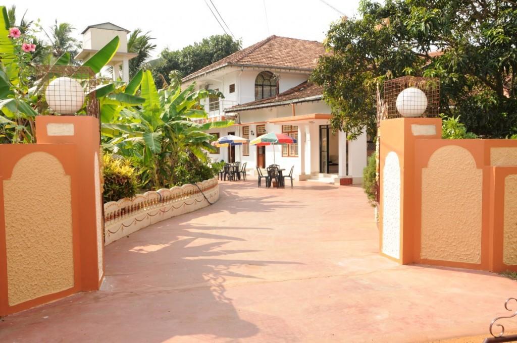 Sai Holiday Inn Jaffna Bagian luar foto